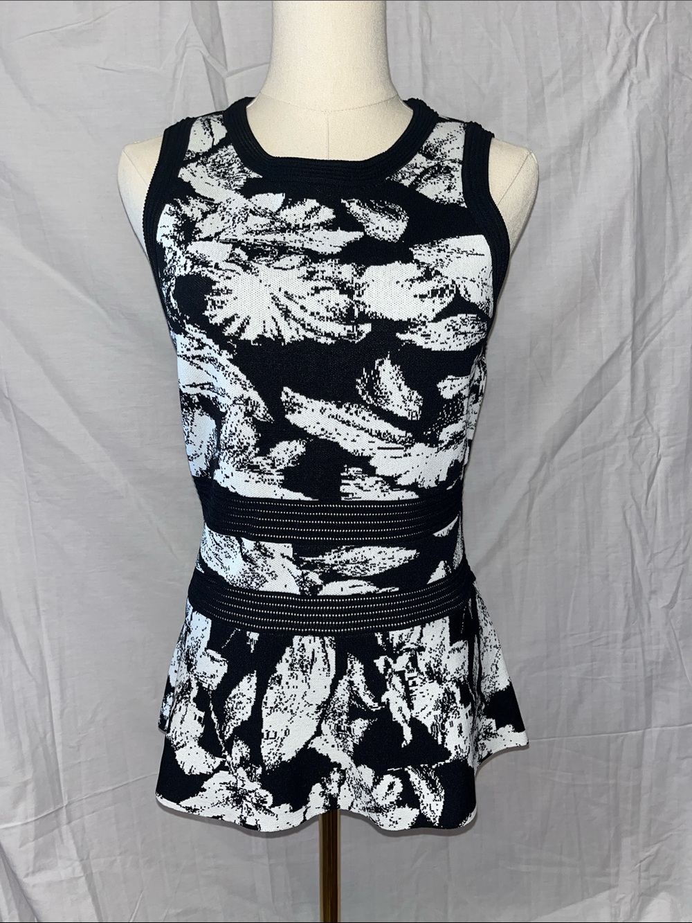 Women’s White House Black Market Tank